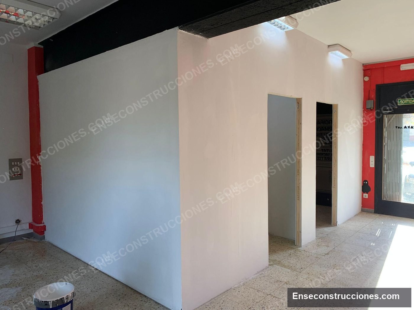 Local comercial con tabiquería y acabados terminados
