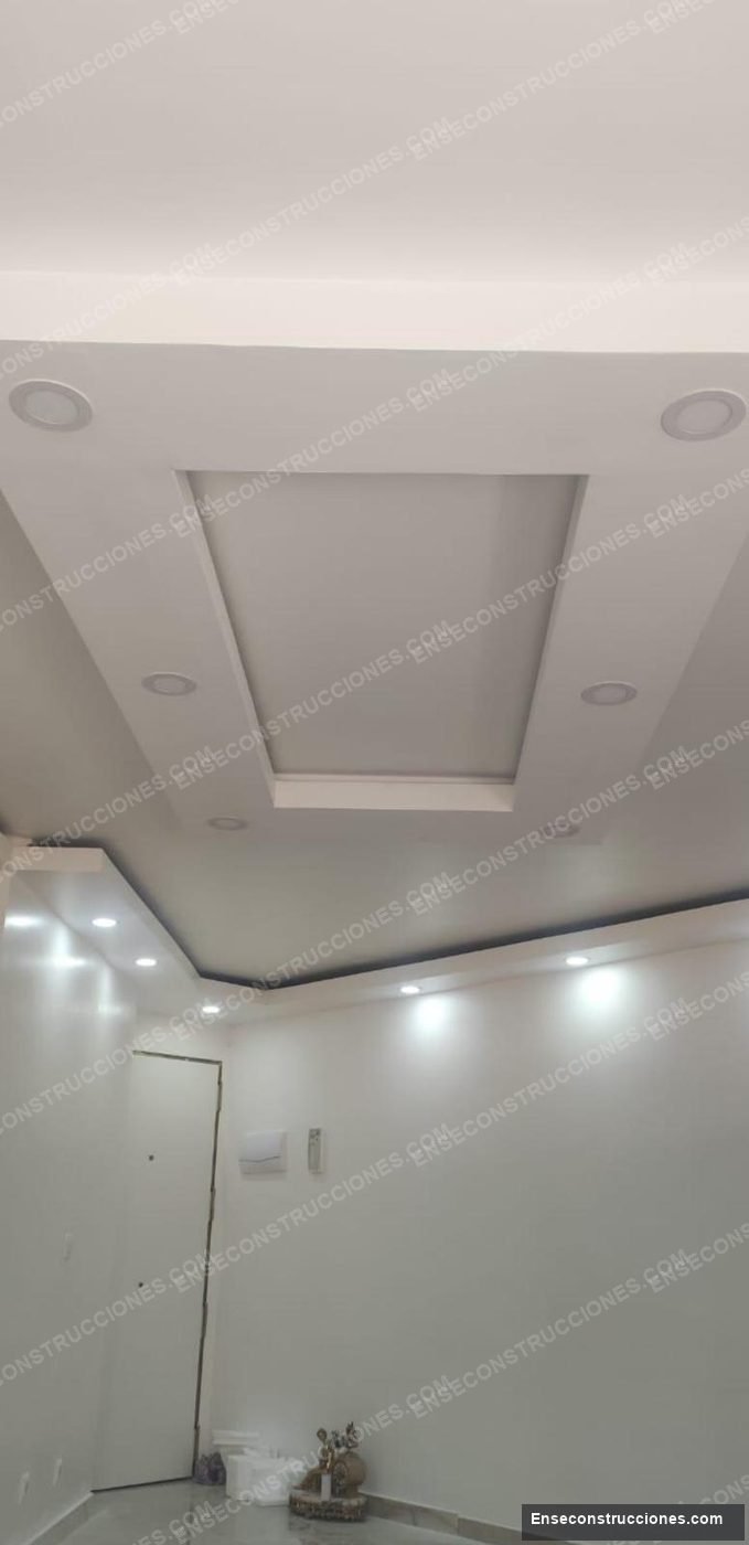 Falso techo de pladur con LED perimetral